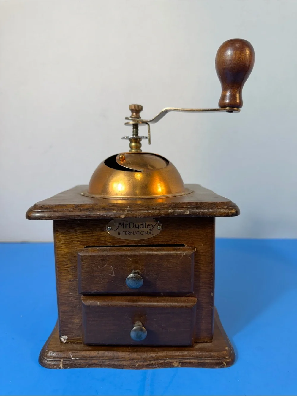 Vintage-Style Wooden Coffee Grinder - Brown & Gold